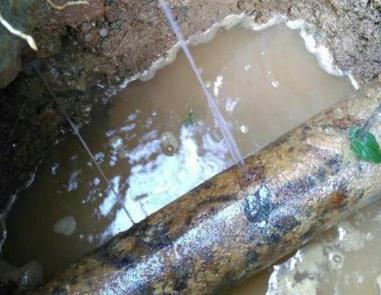 周宁楼顶渗水维修公司分享下地暖漏水的原因及检测方法。